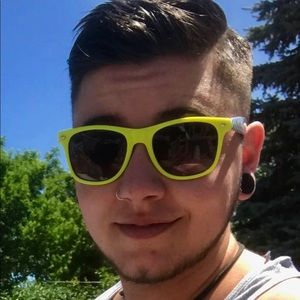 Meet your Posher, Alex